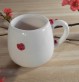 Tasse boule fleurs rouges de cerisier japonais.