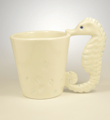 tasse-mug-hippocampe-anse-en-3d-relief-moineauxandco-faïence-quimper