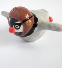 figurine pingouin casque aviateur