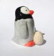 Figurine pingouin qui couve son œuf en faïence - poterie