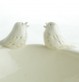 Vide-poche rond en faïence blanche émaillée avec deux oiseaux qui chantent. Fabrication artisanale à Quimper en France.