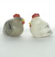 Salière et poivrier couple de poules en faïence émaillée. Céramique artisanale à Quimper.