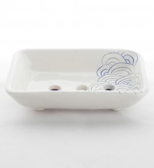 Porte-savon format rectangle. Décor gravé de vagues d'inspiration japonaise.