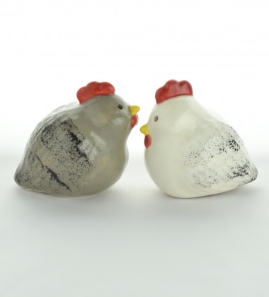 Salière et poivrier couple de poules en faïence émaillée. Céramique artisanale à Quimper.