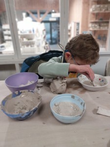 Projets pédagogiques céramique dans les écoles avec Moineaux & Co